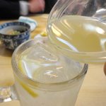 Shokujidokoro Tokiwa - レモン汁で好みの酸っぱさのレモンハイを作るのだ♪