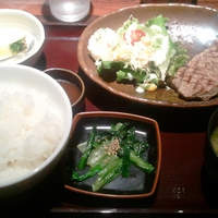 神戸牛炭火焼肉 いく田 代々木 - 国産牛ステーキ定食980円＋丼ご飯（大盛りご飯100円）合計1,080円です。