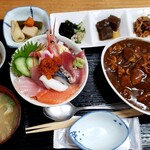 喰い処　弐七 - 小さい弐七丼と小さいホッキカレーの ” ハーフ＆ハーフ定食 ”