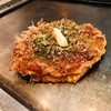 お好み焼だん - 豚玉　真ん中に謎のイカｗｗ