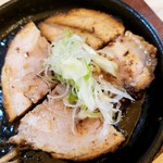 麺匠 輪 - 豚バラ鉄板チャ―シュ―¥300円