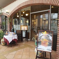 リストランテ エスト - お店入口は2階にあります