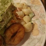 レストラン カロリー - この貝の形のパスタサラダが昭和っぽい