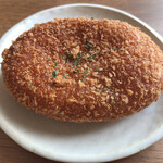 Pan buroia - モッツァレラチーズの入ったカレー パン