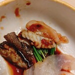 Sushidokoro Hayashi - 虎魚の下はツマと皮の湯びきに ポン酢ジュレ。いや、ポン酢ゲル。 できる店なら薄皮と胃も添えられてるけど・・