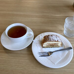 季の葩 - ミルフェ352円、紅茶403円