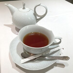 マイセン カフェ 阪急うめだ本店 - 紅茶はポットサービス