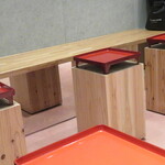 お茶と酒 たすき - 折敷は台に固定されてます
