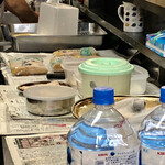 吉ひろ - カツを仕込んでました。