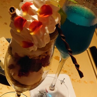 ワインと夜パフェ寧々_0