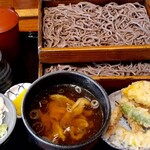 そば処 一庵 - 一庵そば大盛 (930円也) 大盛は2段がまえで量もたっぷり♪