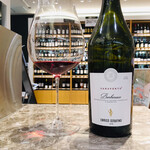 エノテカ  - こんな華やかで甘みのあるバルバレスコははじめて。美味しくて鳥肌立った。