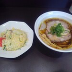 麺や hide - 限定ラーメン+半チャーハン