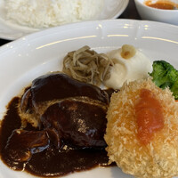 厳選洋食さくらい - ハンバーグ＆カニクリームコロッケセット
                    （サラダ、スープ、ライス、アイスコーヒー）
