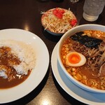 Ajiru - 豆鶏辛味噌麺と、あじ～るカレーのセット