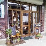 幸茶屋 - 3件並びの真ん中です