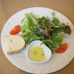 イル ジラソーレ - サラダとパン