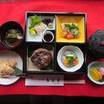 Hakusuien - 松花堂　とてもお値打ちです。￥１８００なんて安すぎます。お腹一杯になりました。