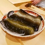 勢麟 - 鰻、白焼き用と蒲焼用。色が違う。