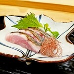 勢麟 - 黒ムツ。添えられた紫蘇と茗荷。南蛮醤油が最高。