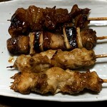 日本一 - 料理写真:ももネギ串、ひな串、手羽にんにく串を　