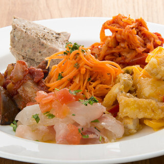 季節の旬食材を活かしたワインに合うお料理の数々◎