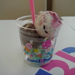 서티완 아이스 크림 욧카이치 코모노점 - スモールダブルカップ４１０円（期間限定トリプル）