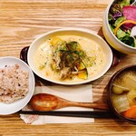 Kafewasugazen - 鶏肉のハーブハンバーグ　豆乳のホワイトシチュー仕立て