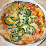 Bitter gourd and Sukugarasu (Okinawa anchovy) pizza