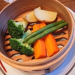 都わすれ - 蒸し野菜。旅館特製味噌とゴマドレッシングで。