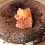 都わすれ - 由利牛をミディアムで。旅館特製味噌を乗せたら超ヤバい(ﾉ∀`)