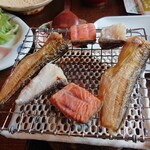 都わすれ - 絶品！タラ、サケ、ハタハタの一夜干しを炭火で炙る！