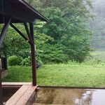 都わすれ - 朝の客室露天風呂。雨がまたいい(´Д｀)
