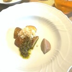 La Brianza - 網走産ポテト押し麦もち麦バーニャカウダソースとさわやかなソースのダブルソース添え。麦のモチモチ感とポテトのほくほく、ソースと一緒に楽しめました。おいしい