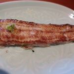 魚栄 - 白焼喰らう