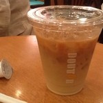 ドトールコーヒーショップ - 2012/06 アイスカフェ・ラテ（Ｓ）230円オーダー。スタバと比べて110円も安いので、味はそれなり