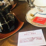 加藤珈琲店  - 本日のコーヒーはルビーアロマでした。ちゃんと説明書きがついてきます。ティーポットでくるけど2杯は楽しめます♪