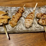 Tsukune - 手羽先、皮、つくね、トマト巻き