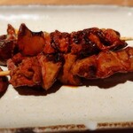 炭火焼鳥と水炊き 五郎一 - みつせ鶏の白レバー串