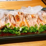 炭火焼鳥と水炊き 五郎一 - 冠地鶏のたたき