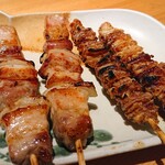 炭火焼鳥と水炊き 五郎一 - 奥豊後豚の豚バラ&鶏皮