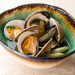 Steamed white clams with sake