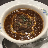 紅花別館 - グラタン皿に入ったハッシュドビーフです。