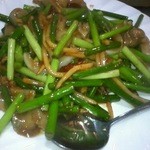 台湾家庭料理 福味香 - ホルモンとニンニクの芽の炒め物です