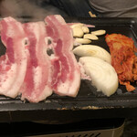 焼肉とらじ館 - 