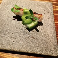 CONCA - 金目鯛炙り 胡瓜の炙りとラルド
                    スナップエンドウのソース