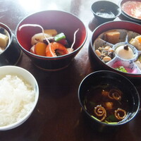 韻松亭 - 茶つぼ三段弁当