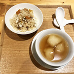 一碗水 - 紅蟳米糕、荷叶冬瓜湯(泉州渡蟹蒸しおこわ、冬瓜のスープ)