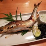 酒肴 新屋敷 - 鮎の塩焼き　炭火焼きだからフワフワ