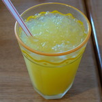 コンディトライ ホルガー - オレンジジュース（ケーキセットとしてオーダー、単品では\300、2012年6月）